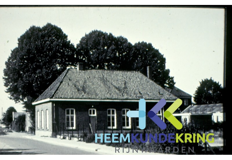 HERWEN oude school F00000416